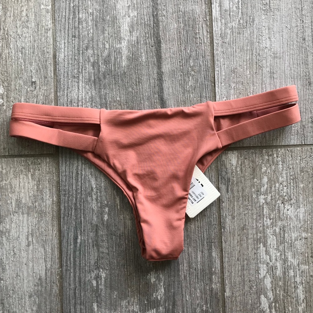 ๐ฅ๐ฅBILLABONG - SS ISLA BIKINI BOTTOMS๐ฅ๐ฅ - Picture 2 of 4